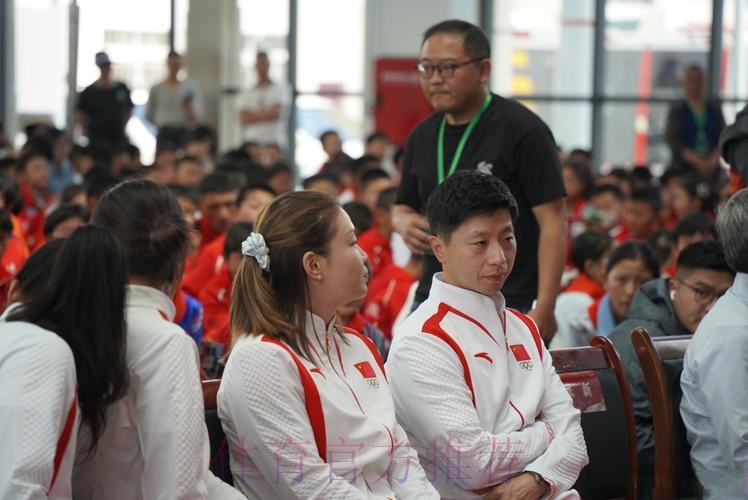 奥运冠军鼓励林芝小学生勇敢追梦